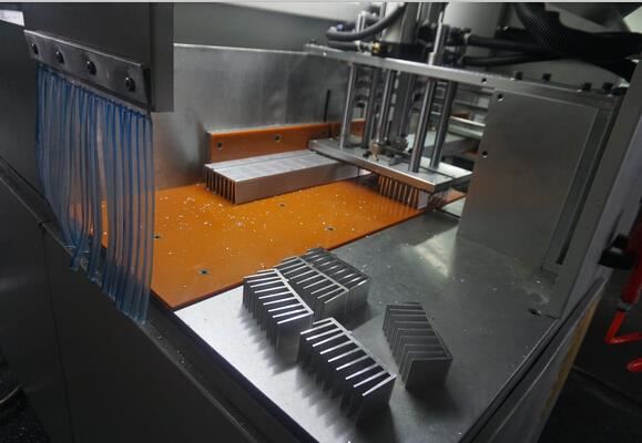 【常州】燈具照明行業(yè)需求DS-A450散熱器切割機，并稱之“贊”
