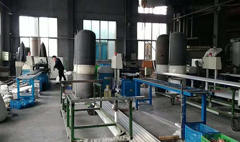 三年老客戶，起源于2片鋸片進展到3臺全自動切鋁機的訂購