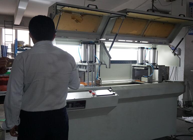 【四川】鄧氏DS-A450-3分離式切鋁機，鋸切汽車配件用異性空心、實心鋁棒